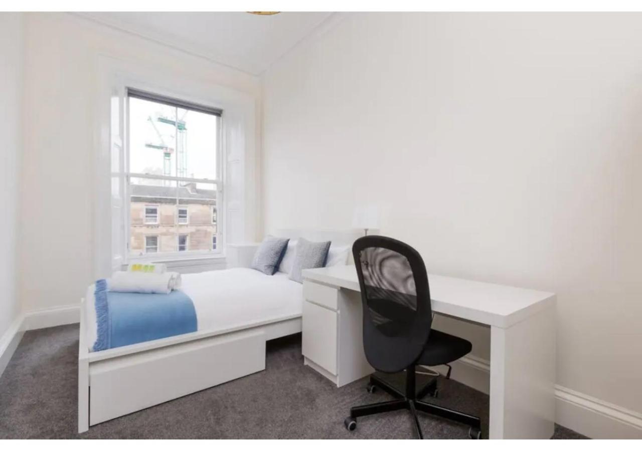 Joivy Elegant 3-bed Flat Near Castle