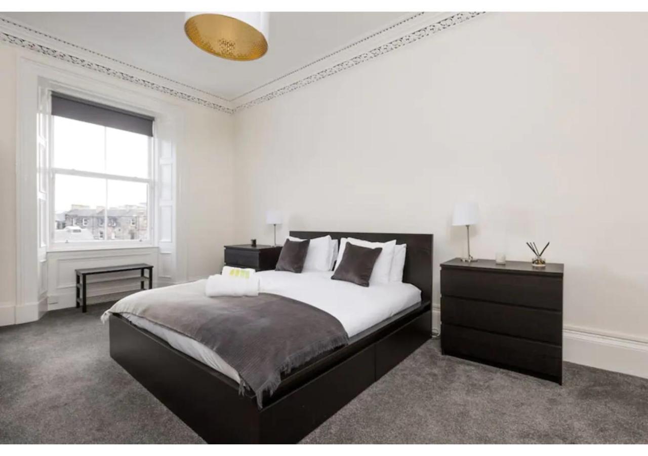 Joivy Elegant 3-bed Flat Near Castle Apartment Edinburgh