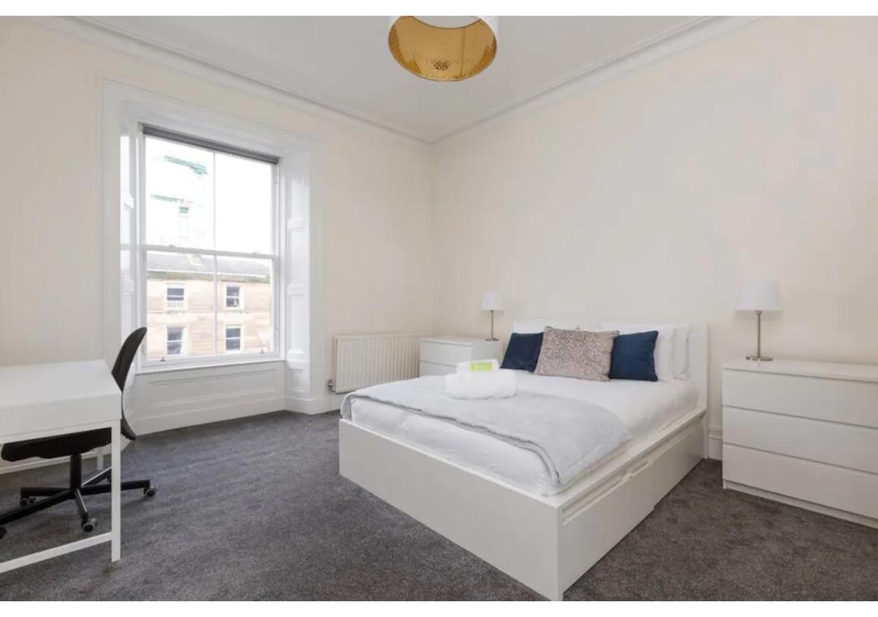 Joivy Elegant 3-bed Flat Near Castle